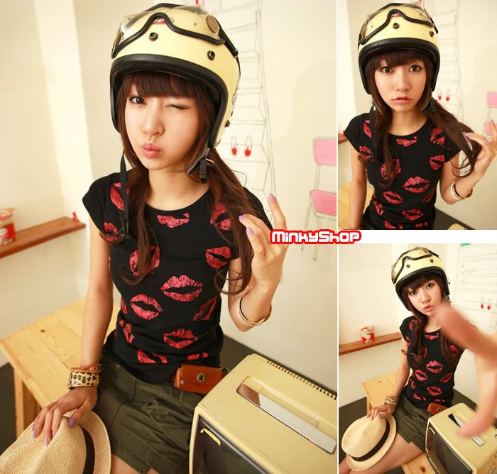 Kiss ME! Lips Korean T-shirt