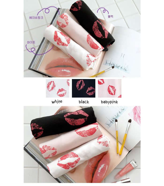 Kiss ME! Lips Korean T-shirt